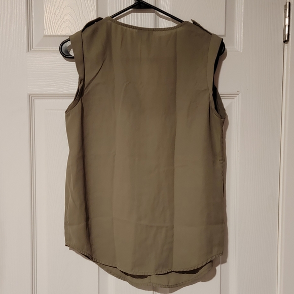 Green split neck tank - Picture 2 of 3